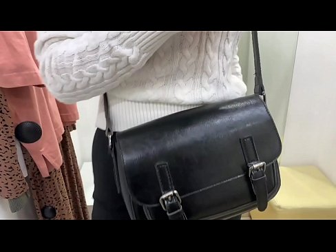 ❤️ Јавна мастурбација младе кучке ФералБерри са дилдом у соби за мерење ❌ Секс видео ат порн sr.javdoe.top ❤